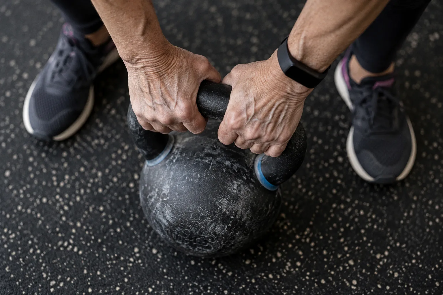 Renforcer sa sangle abdominale après 60 ans : 6 exercices debout efficaces
